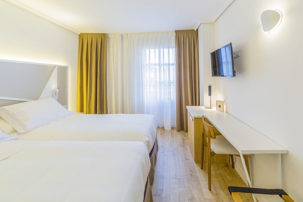 Habitación doble del Hotel Cañitas Maite Gastronómico en Casas-Ibáñez
