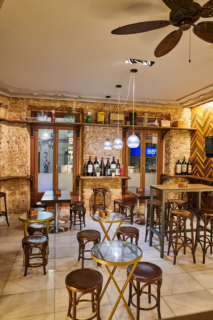 Interior de La Taberñita en la calle Tercia, Casas-Ibáñez
