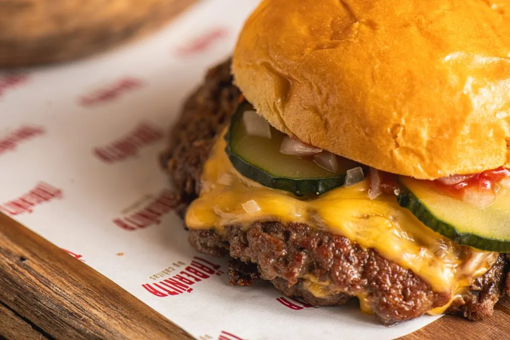 Hamburguesa artesanal en La Taberñita de Cañitas Maite