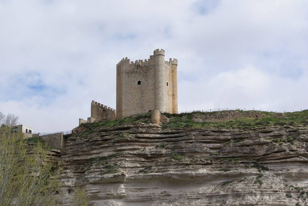 Castillo de Alcalá del Júcar sobre la roca, Albacete