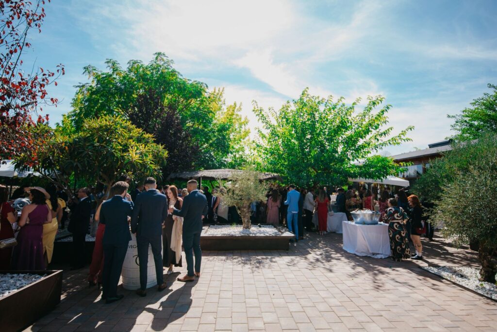Cóctel de boda en el jardín de Finca La Huerta